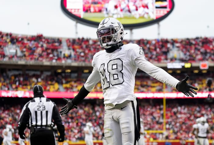 Las Vegas Raiders cornerback Jack Jones shined in his seven games as a Las Vegas Raider last season.